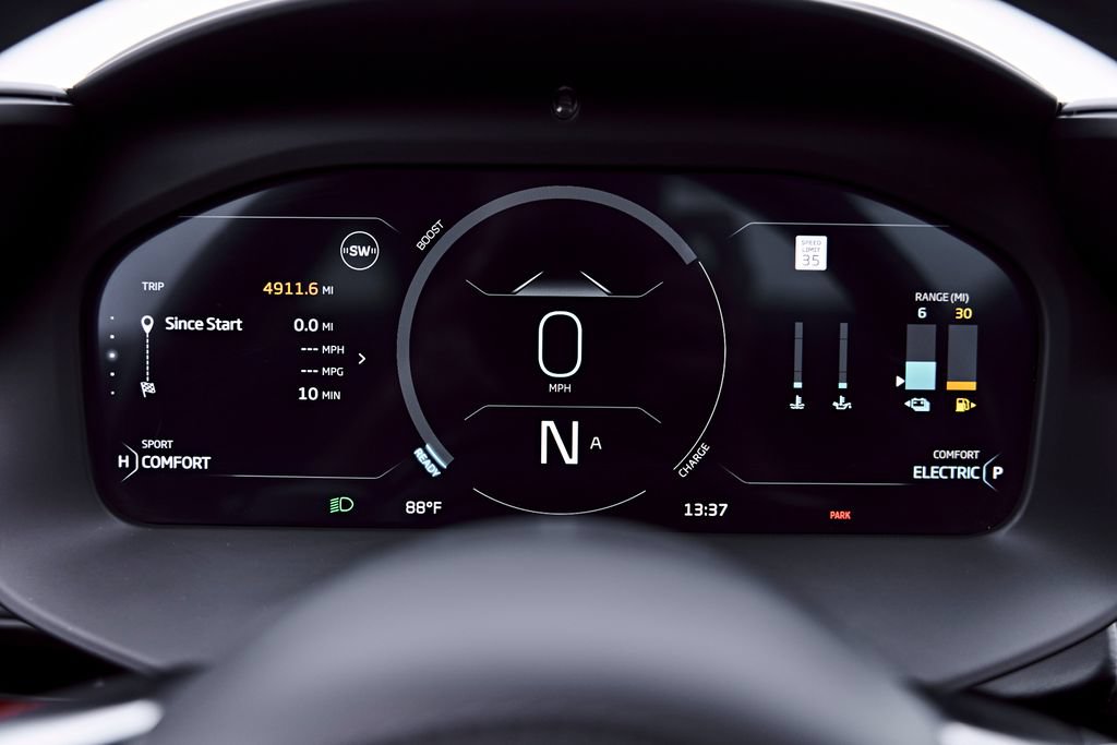 Used 2024 McLaren Artura RWD image 71