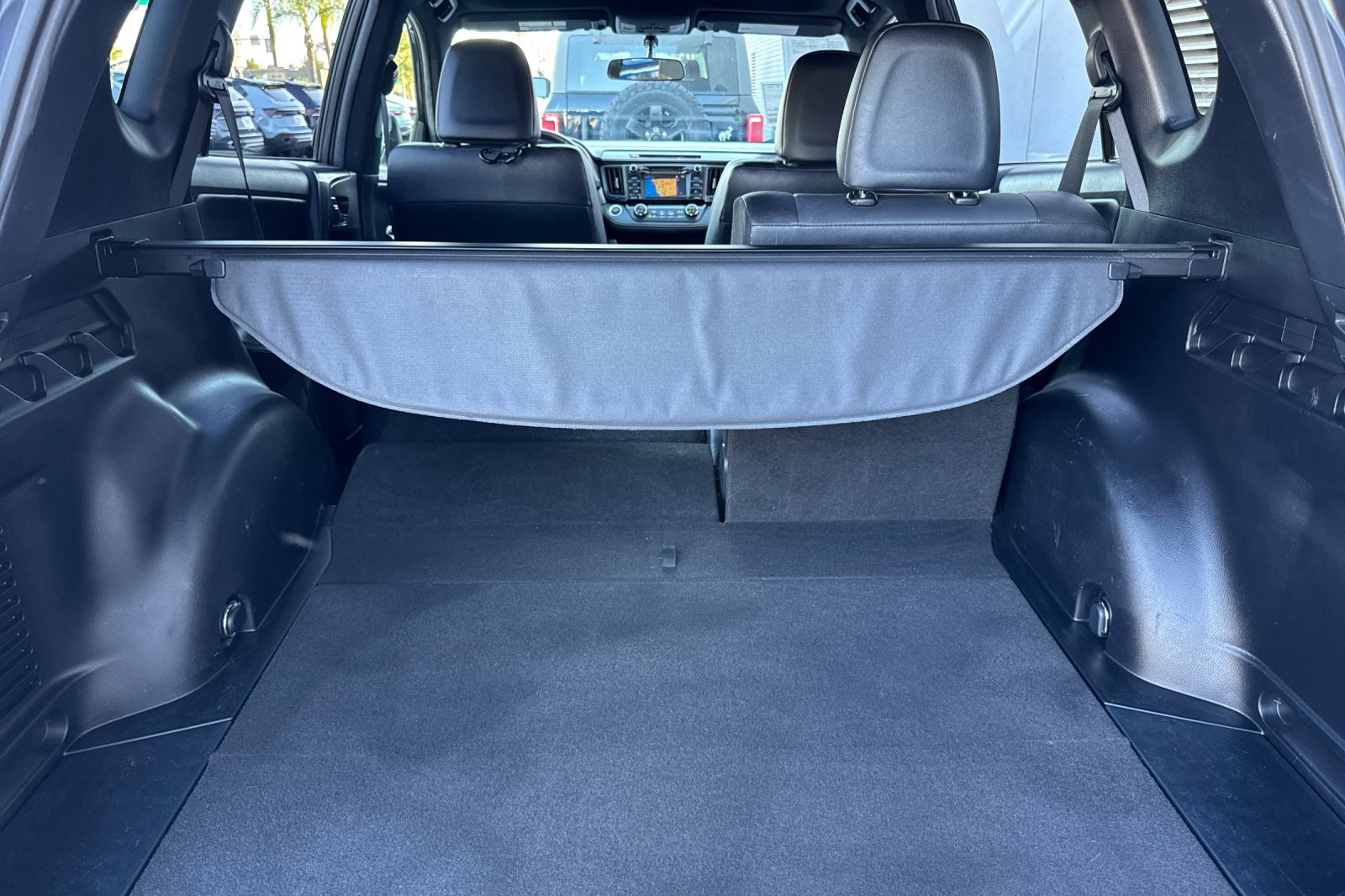 Used 2016 Toyota RAV4 SE image 15