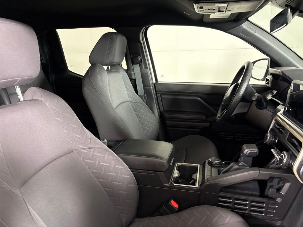 Used 2025 Toyota Tacoma SR5 AWD/4WD image 19