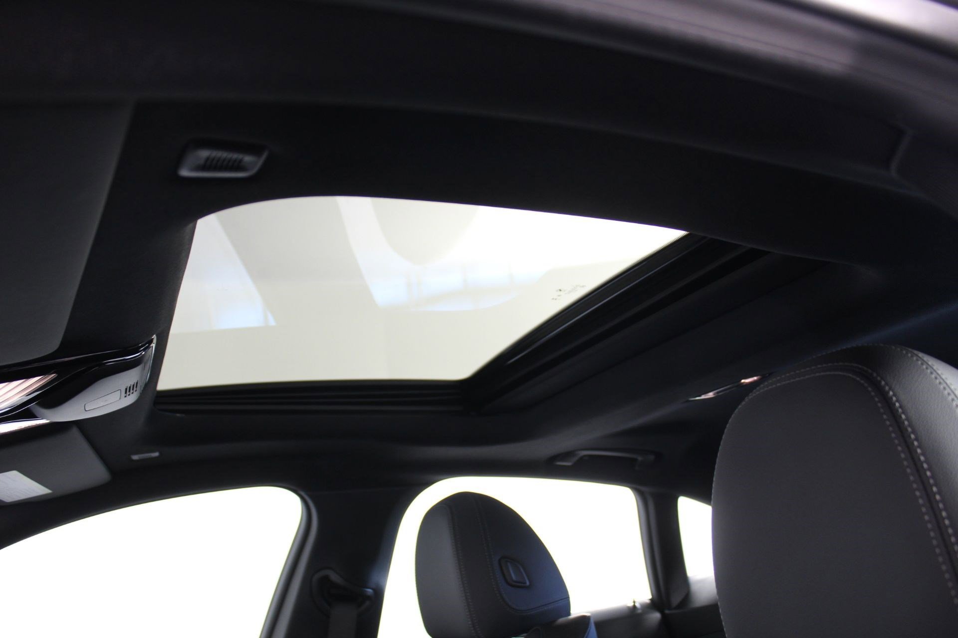 Used 2025 BMW i4 xDrive40i image 12