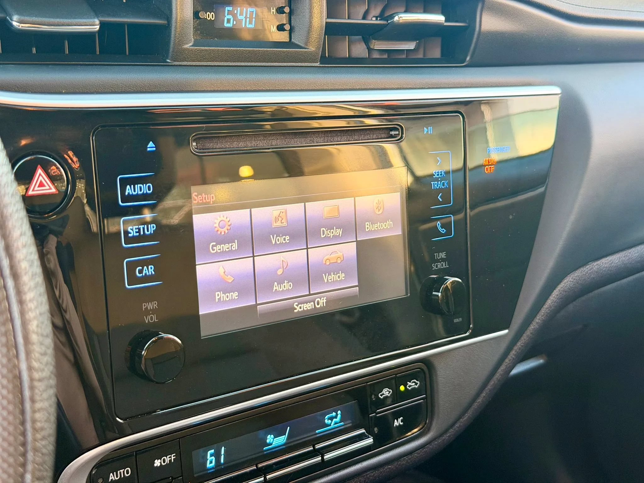Used 2019 Toyota Corolla LE w/ Body Protection Package FWD image 23