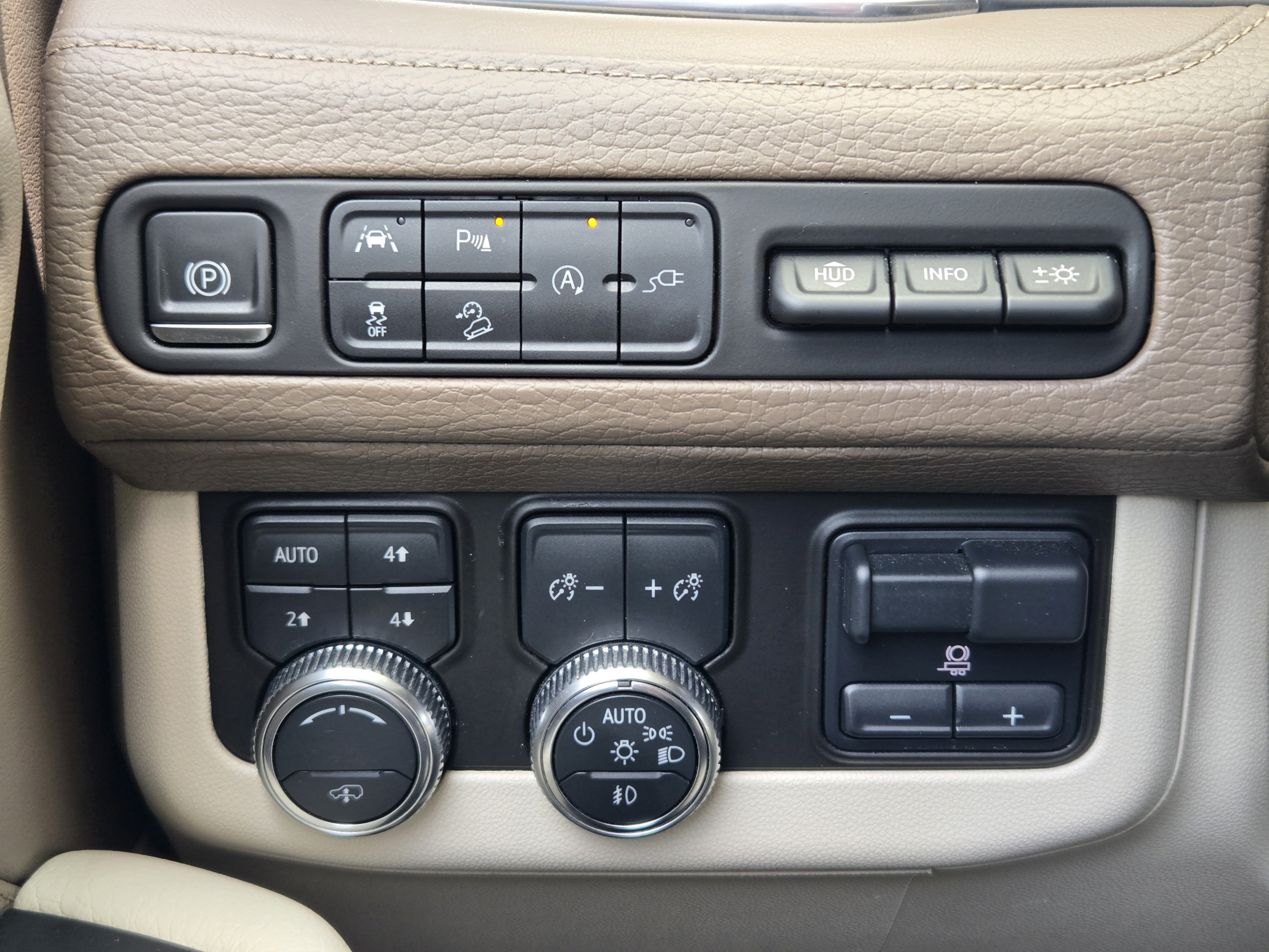Used 2021 GMC Yukon Denali w/ Denali Ultimate Package AWD/4WD image 19