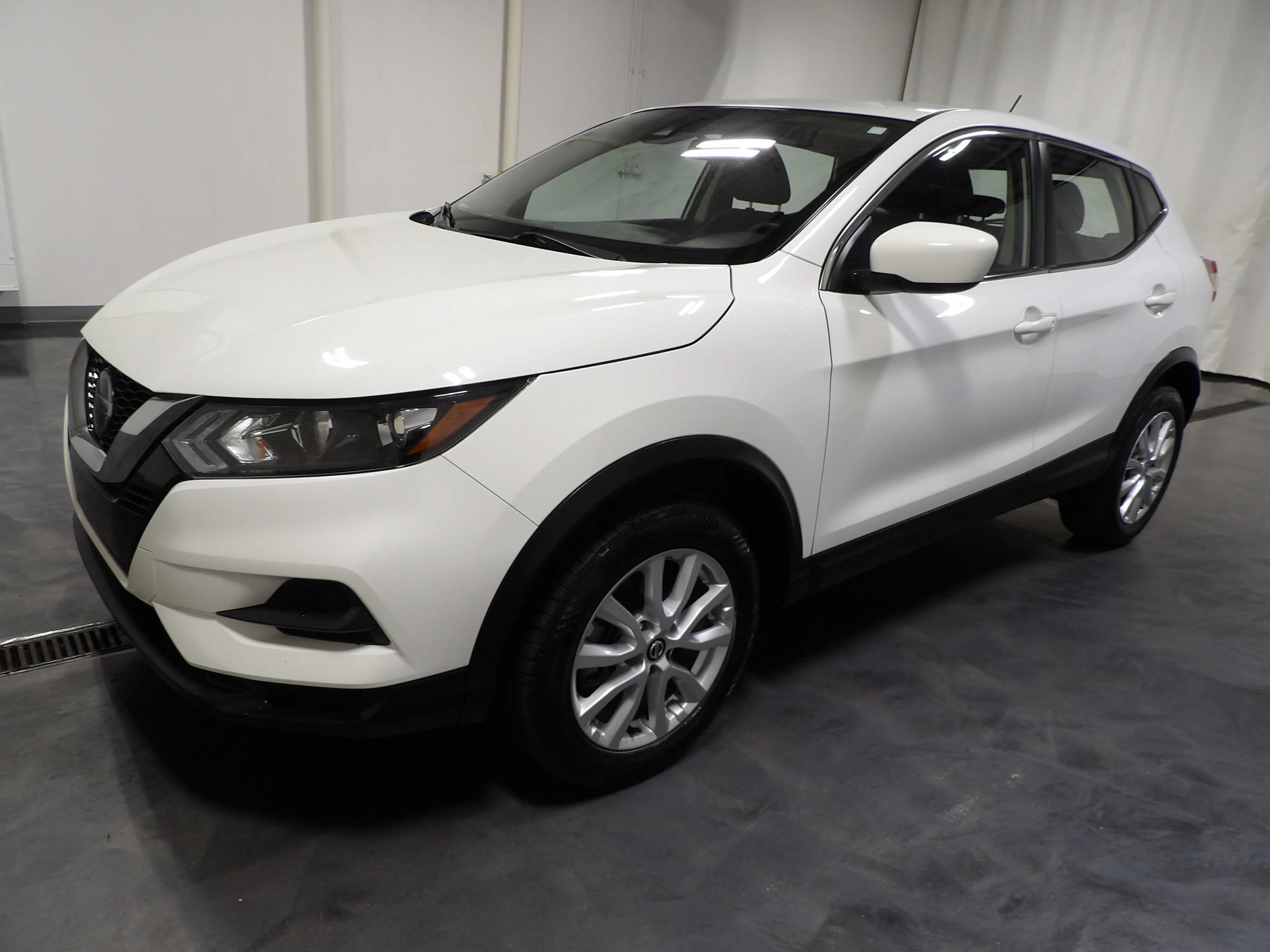 Used 2022 Nissan Rogue Sport S FWD image 3