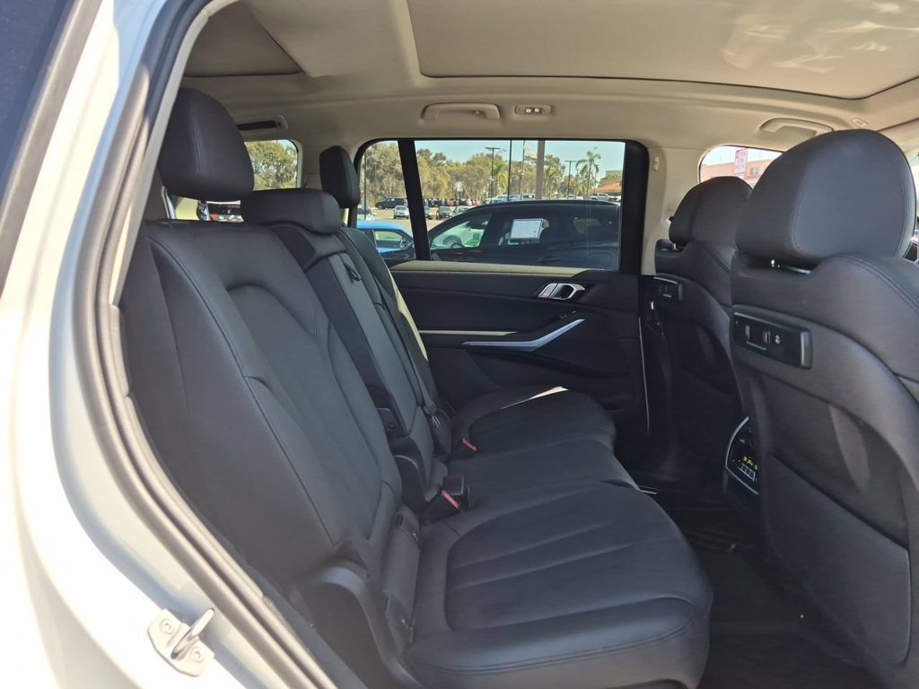 Used 2022 BMW X7 xDrive40i w/ Premium Package AWD/4WD image 28