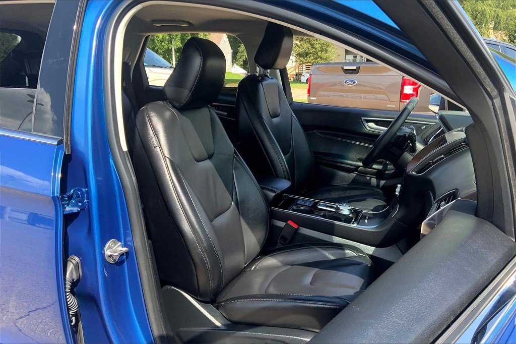 Used 2020 Ford Edge Titanium image 7