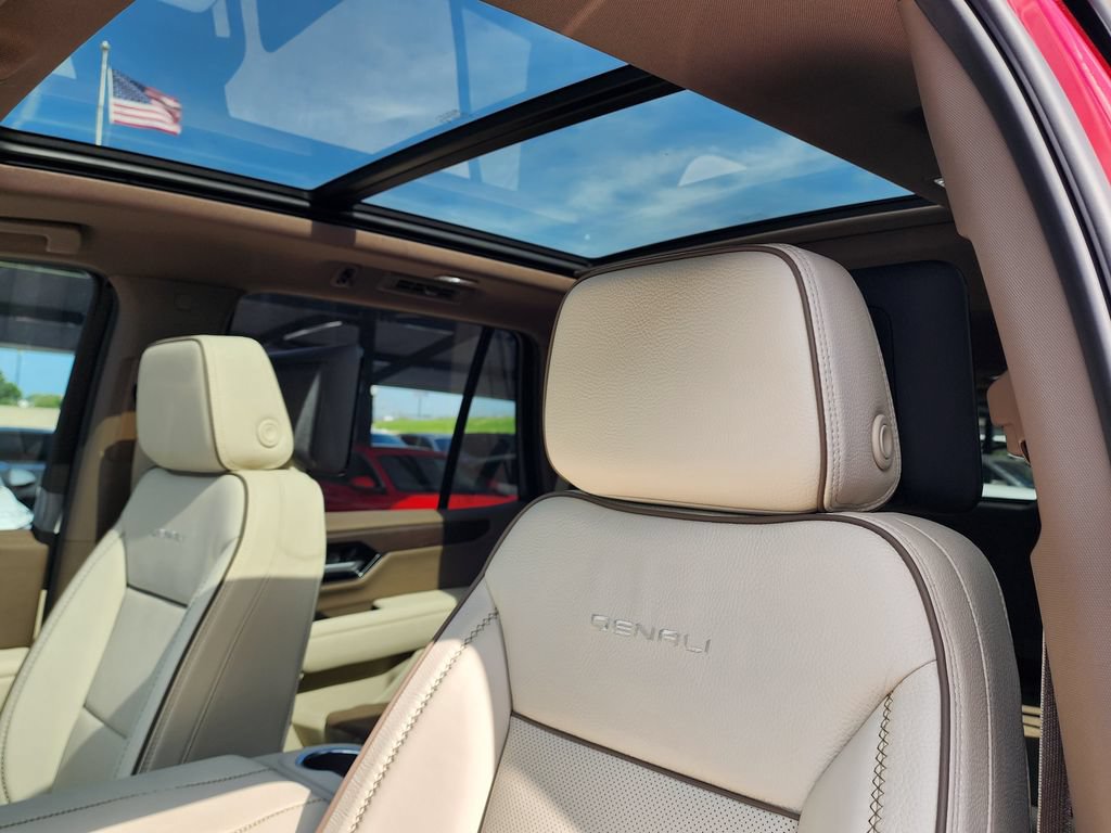 New 2026 GMC Yukon Denali w/ Denali Reserve Package AWD/4WD image 16
