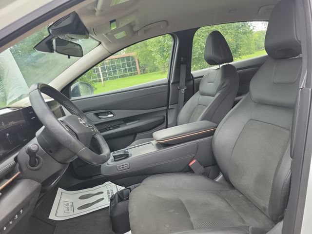 Used 2023 Nissan Ariya AWD image 8