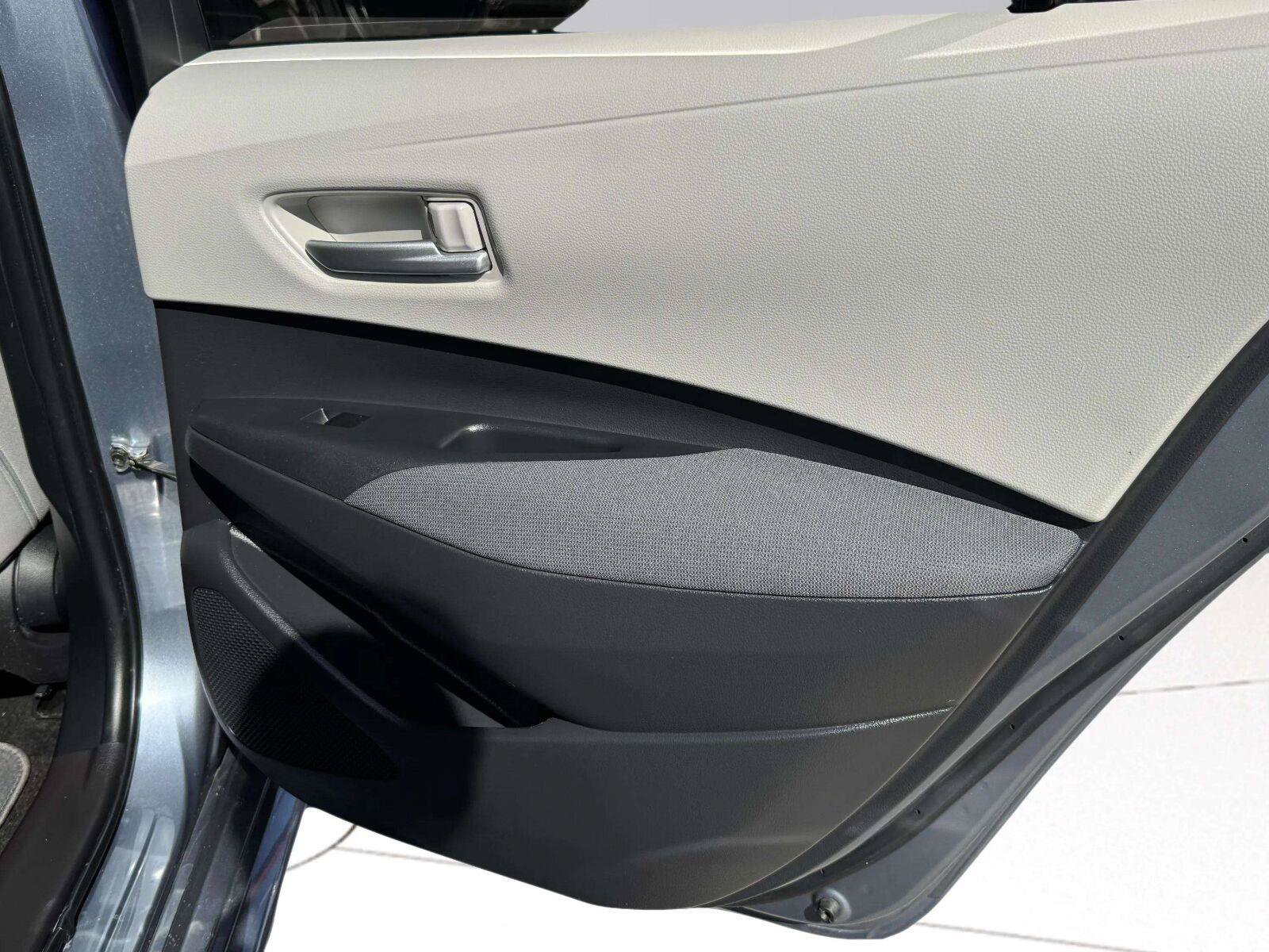 Used 2021 Toyota Corolla LE FWD image 36