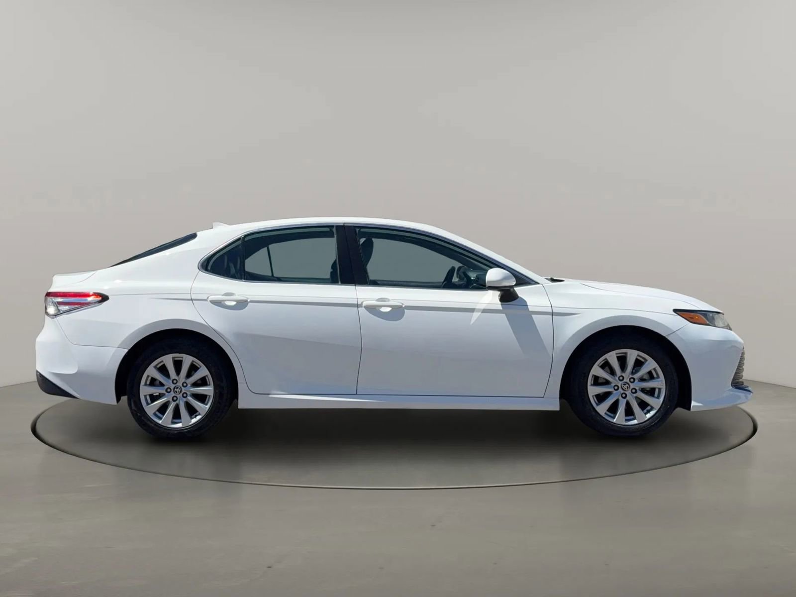 Used 2020 Toyota Camry LE FWD image 6