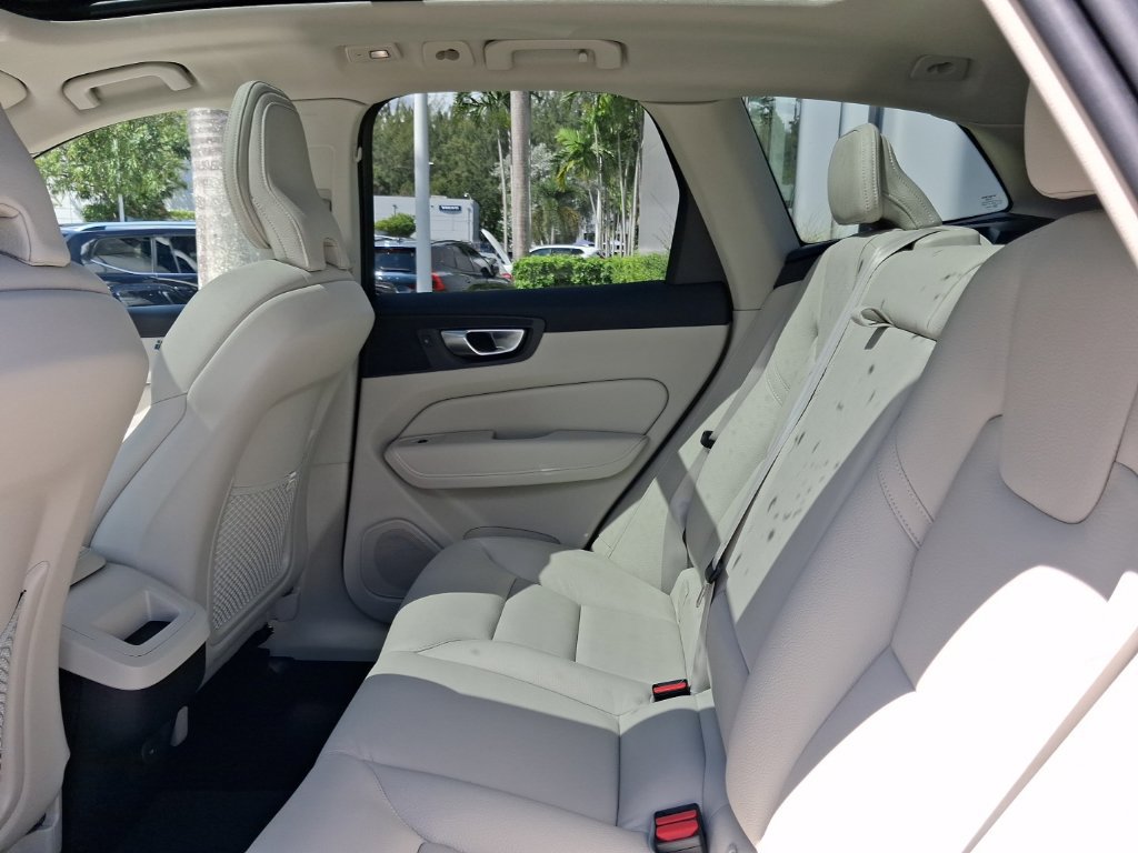 Used 2024 Volvo XC60 B5 Plus w/ Protection Package Premier AWD/4WD image 8