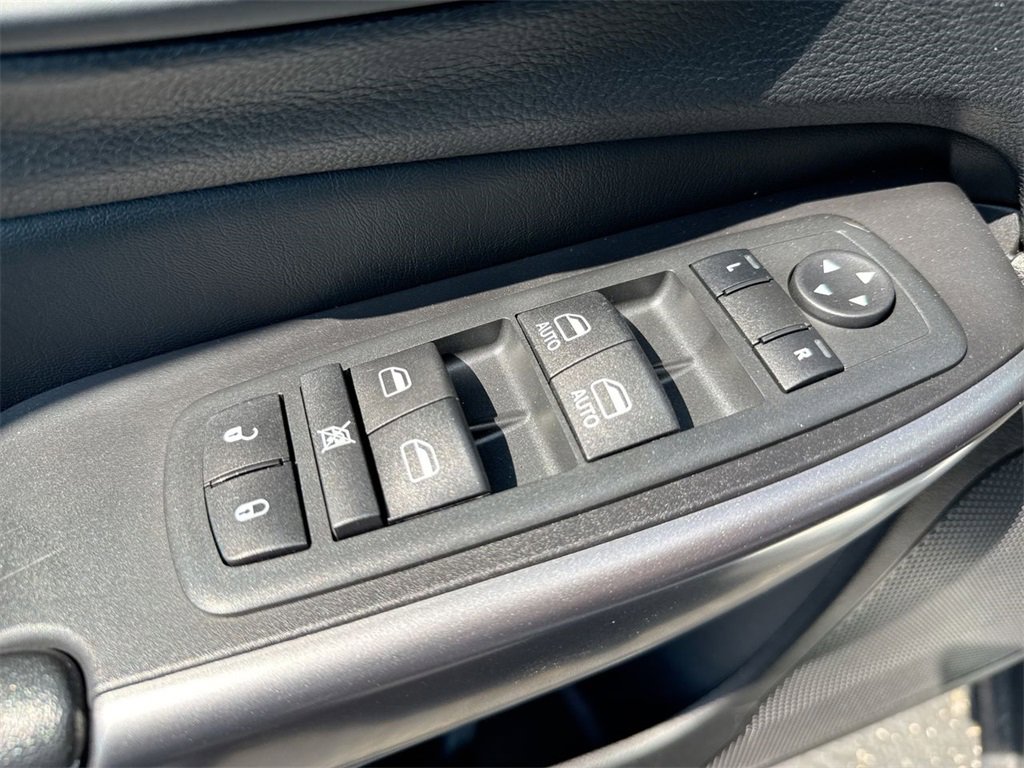 Used 2020 Jeep Cherokee Latitude Plus w/ Cold Weather Group image 13