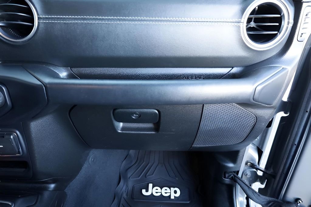 Used 2019 Jeep Wrangler Unlimited Sahara w/ Dual Top Group image 40