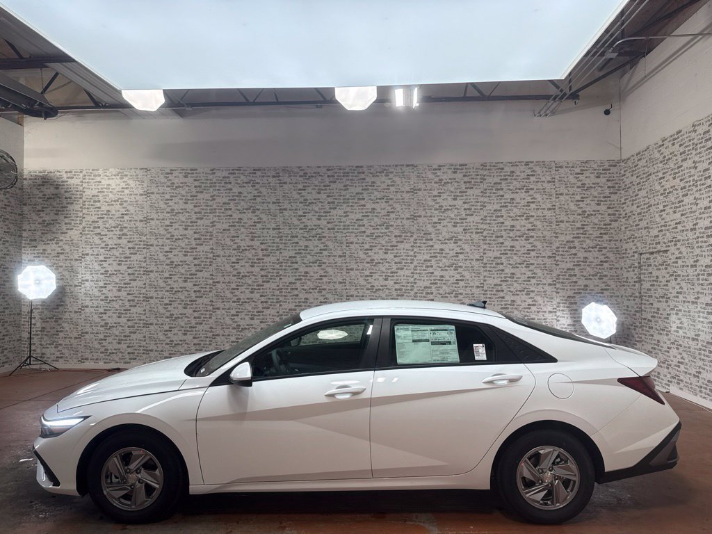 New 2026 Hyundai Elantra SE FWD image 4