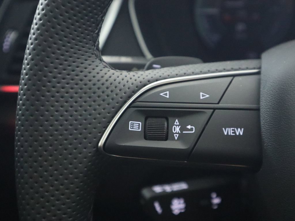 Used 2025 Audi Q5 e Premium Plus w/ Premium Plus Package image 12