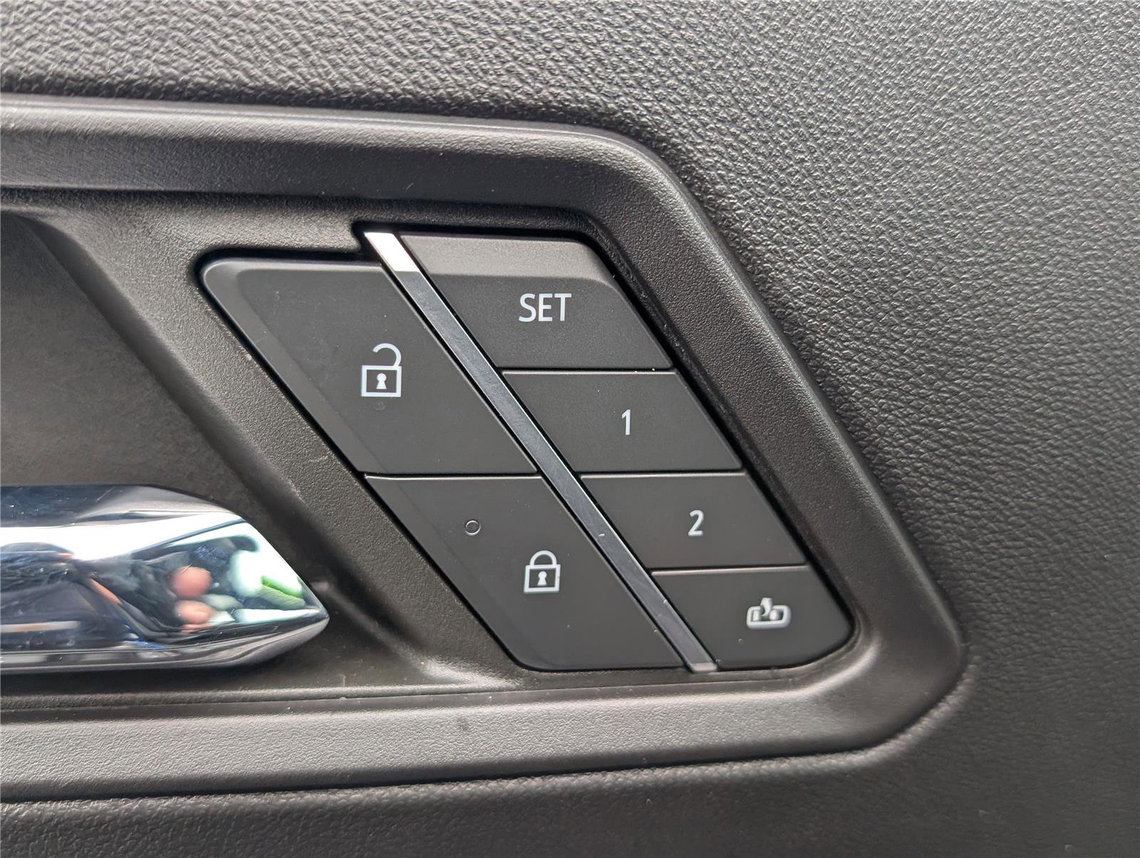 Used 2023 Chevrolet Colorado Z71 w/ Z71 Convenience Package 2 image 20