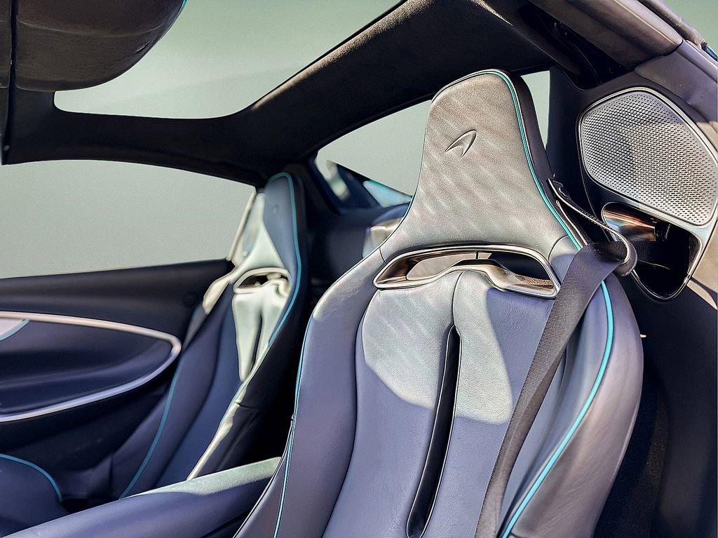 Used 2025 McLaren Artura Spider image 19