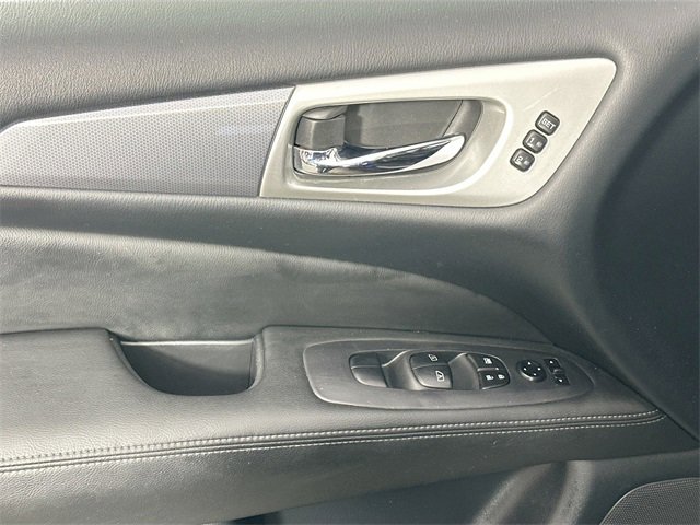 Used 2018 Nissan Pathfinder SL image 25