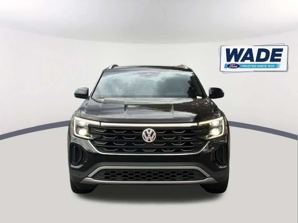 Used 2024 Volkswagen Atlas Cross Sport SE FWD image 2