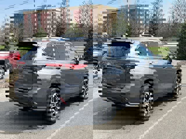 Used 2023 Toyota Highlander XLE image 25