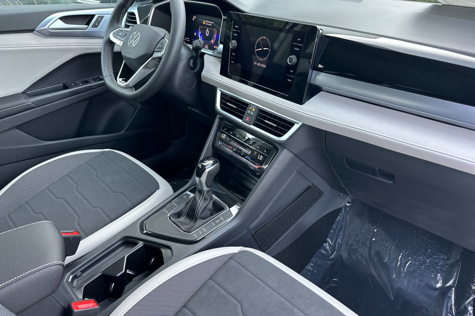 New 2026 Volkswagen Taos SE image 16