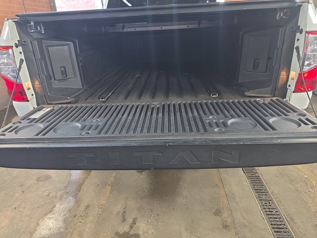 Used 2019 Nissan Titan Platinum Reserve w/ Platinum Utility Package AWD/4WD image 22