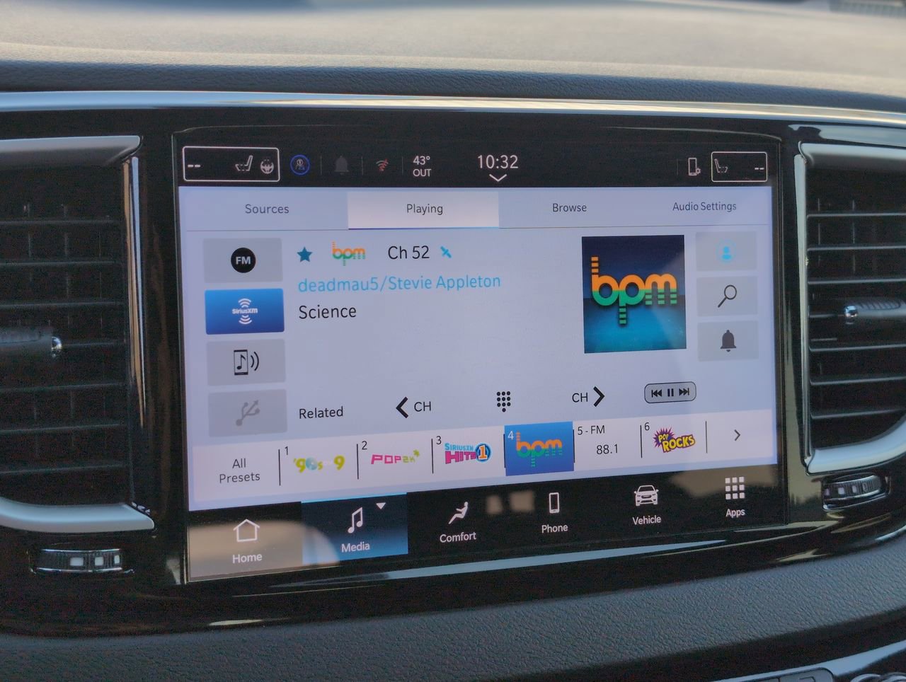 Used 2025 Chrysler Pacifica Select image 21