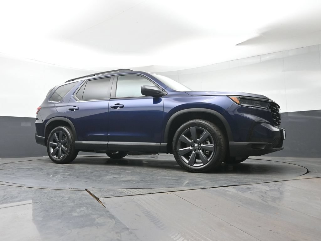Used 2025 Honda Pilot Sport image 35