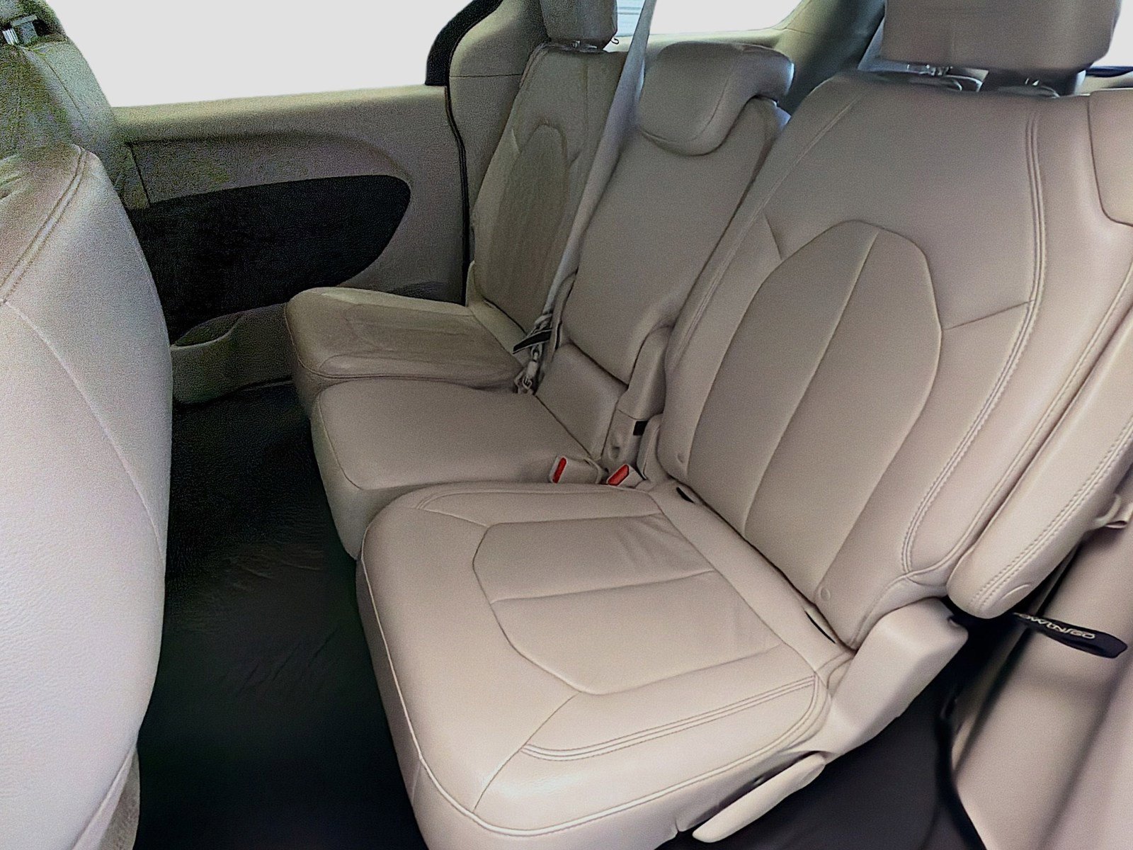 Used 2017 Chrysler Pacifica Touring-L FWD image 17