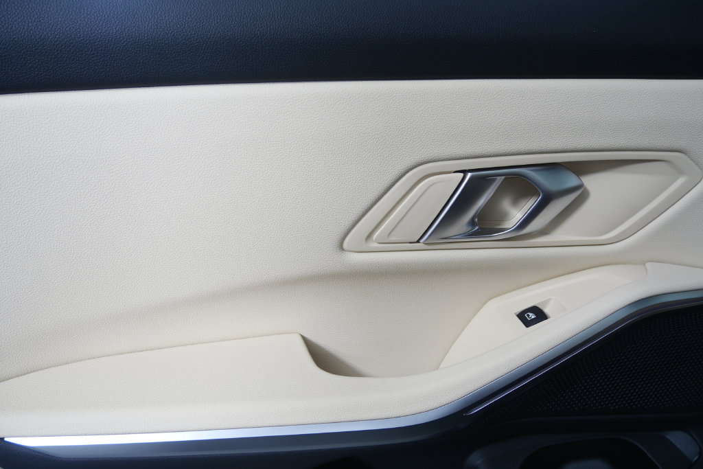 New 2026 BMW 330i Sedan w/ Premium Package RWD image 13