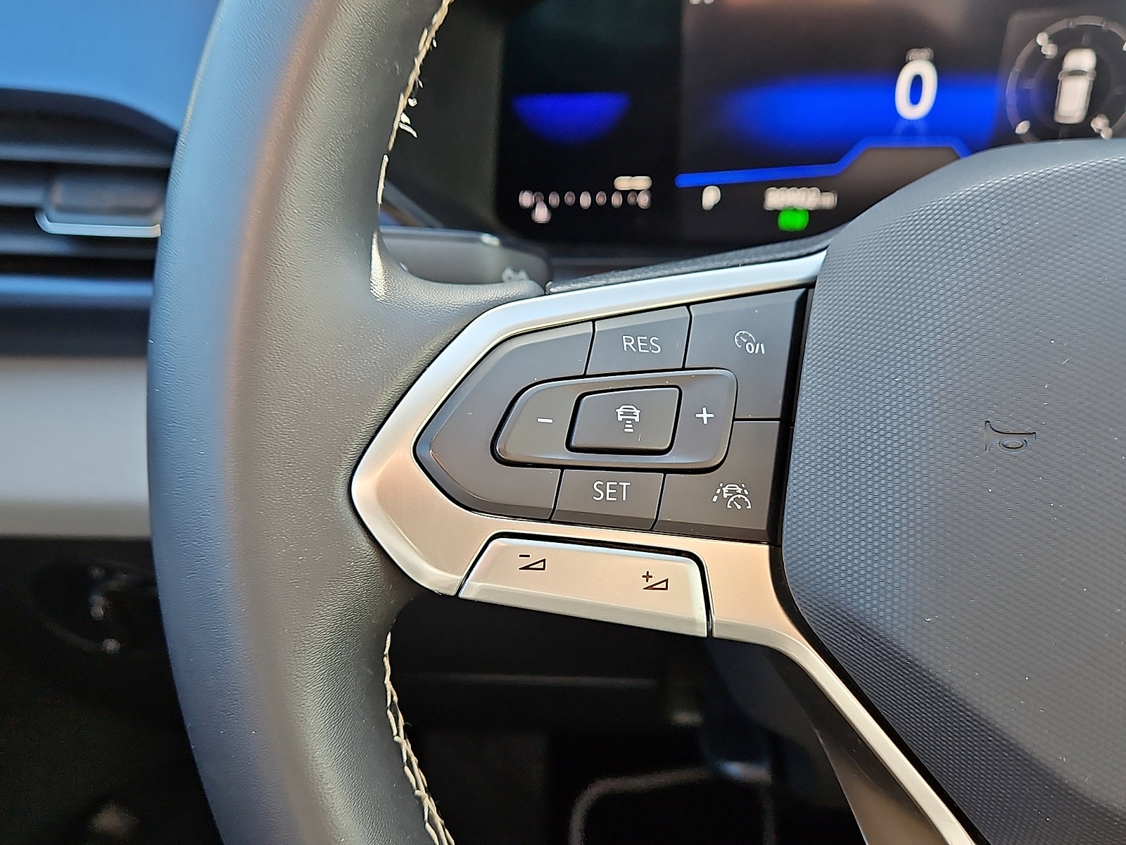 Certified 2022 Volkswagen Taos SE w/ Driver Assistance Package image 16