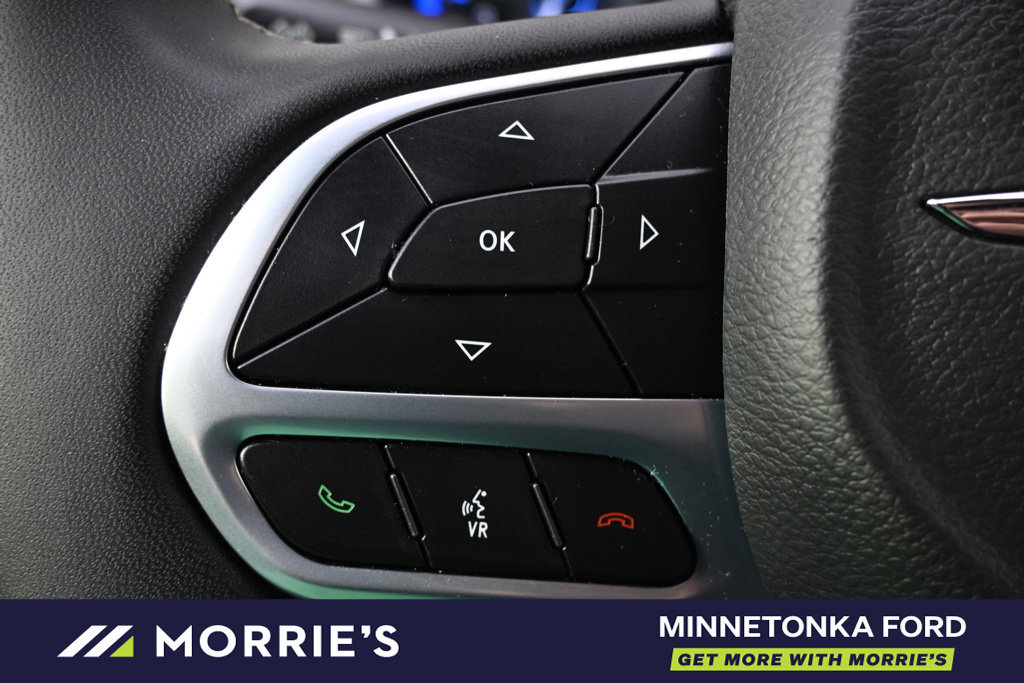 Used 2026 Chrysler Pacifica Select FWD image 35