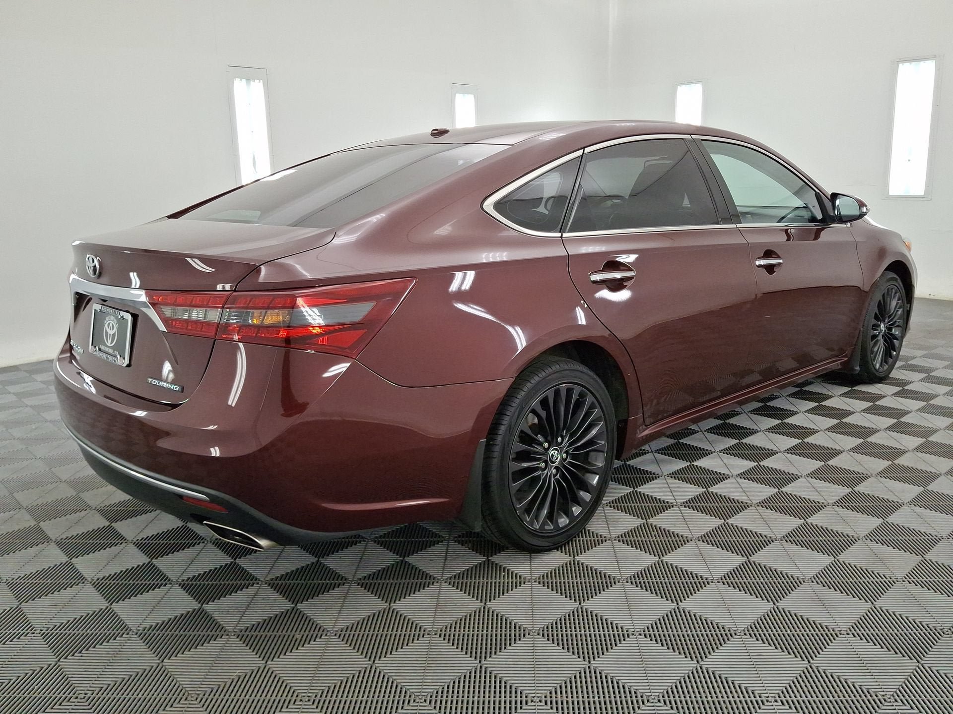 Used 2016 Toyota Avalon Touring FWD image 25
