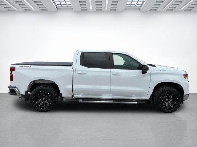 Used 2024 Chevrolet Silverado 1500 LT AWD/4WD image 3