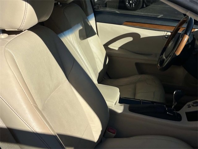 Used 2015 Lexus ES 300h image 25