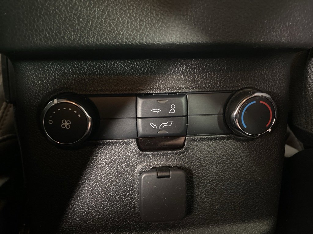 Used 2018 Ford Explorer XLT image 19