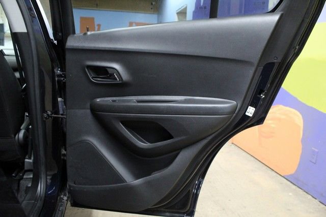 Used 2022 Chevrolet Trax LT w/ LT Convenience Package AWD/4WD image 12