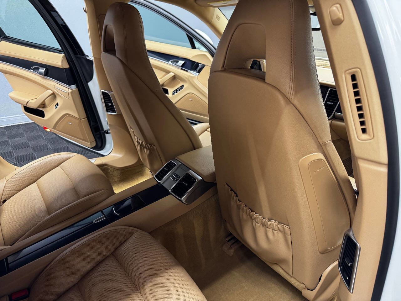 Used 2015 Porsche Panamera 4 image 47