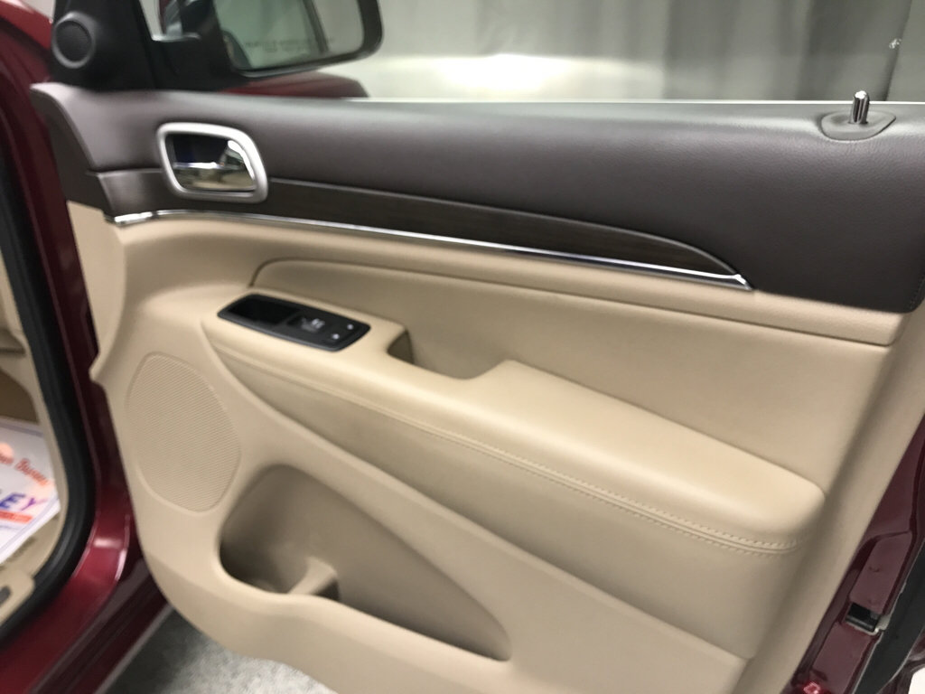 Used 2018 Jeep Grand Cherokee Overland AWD/4WD image 19