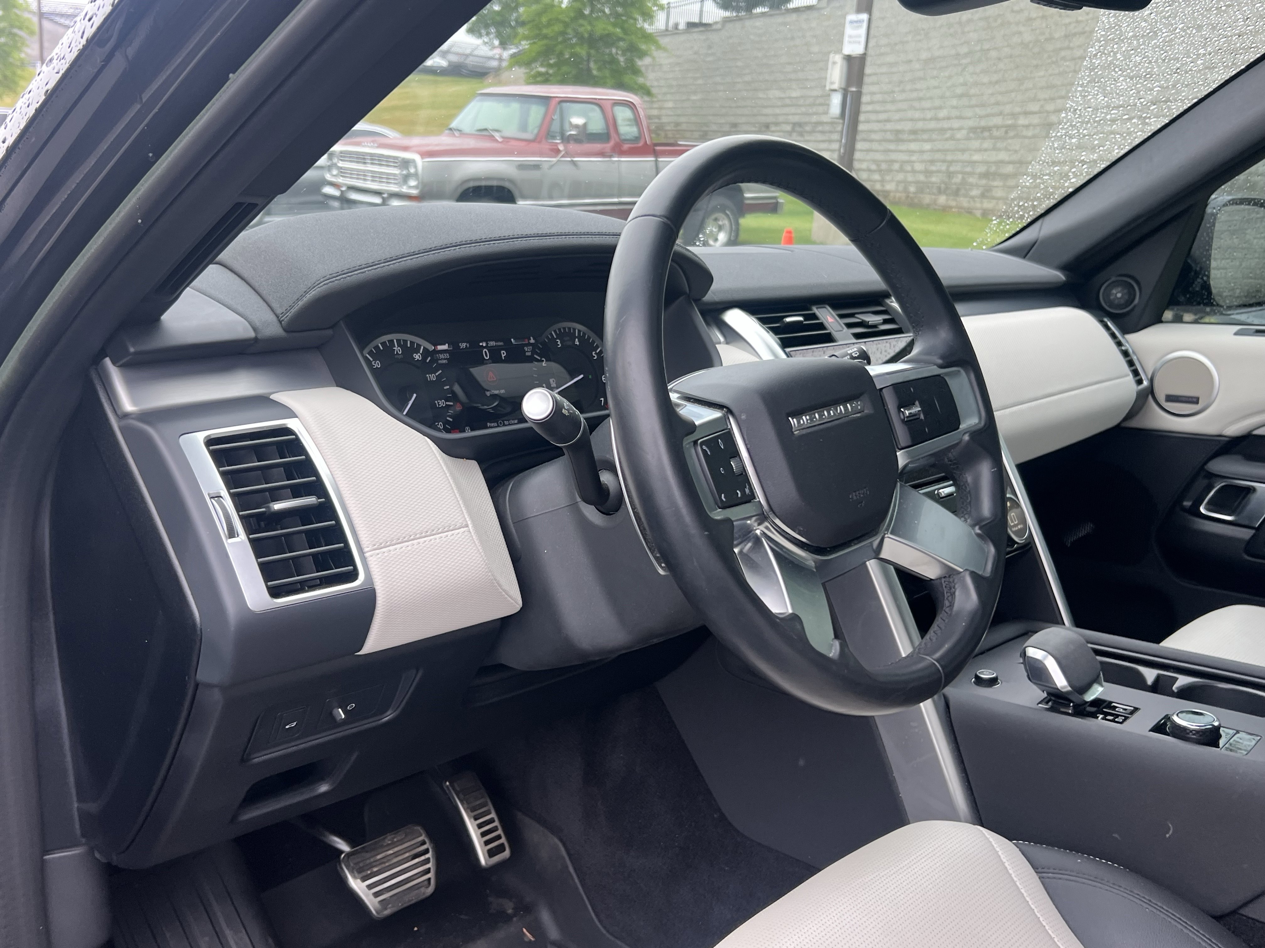 Certified 2023 Land Rover Discovery S R-Dynamic AWD/4WD image 17