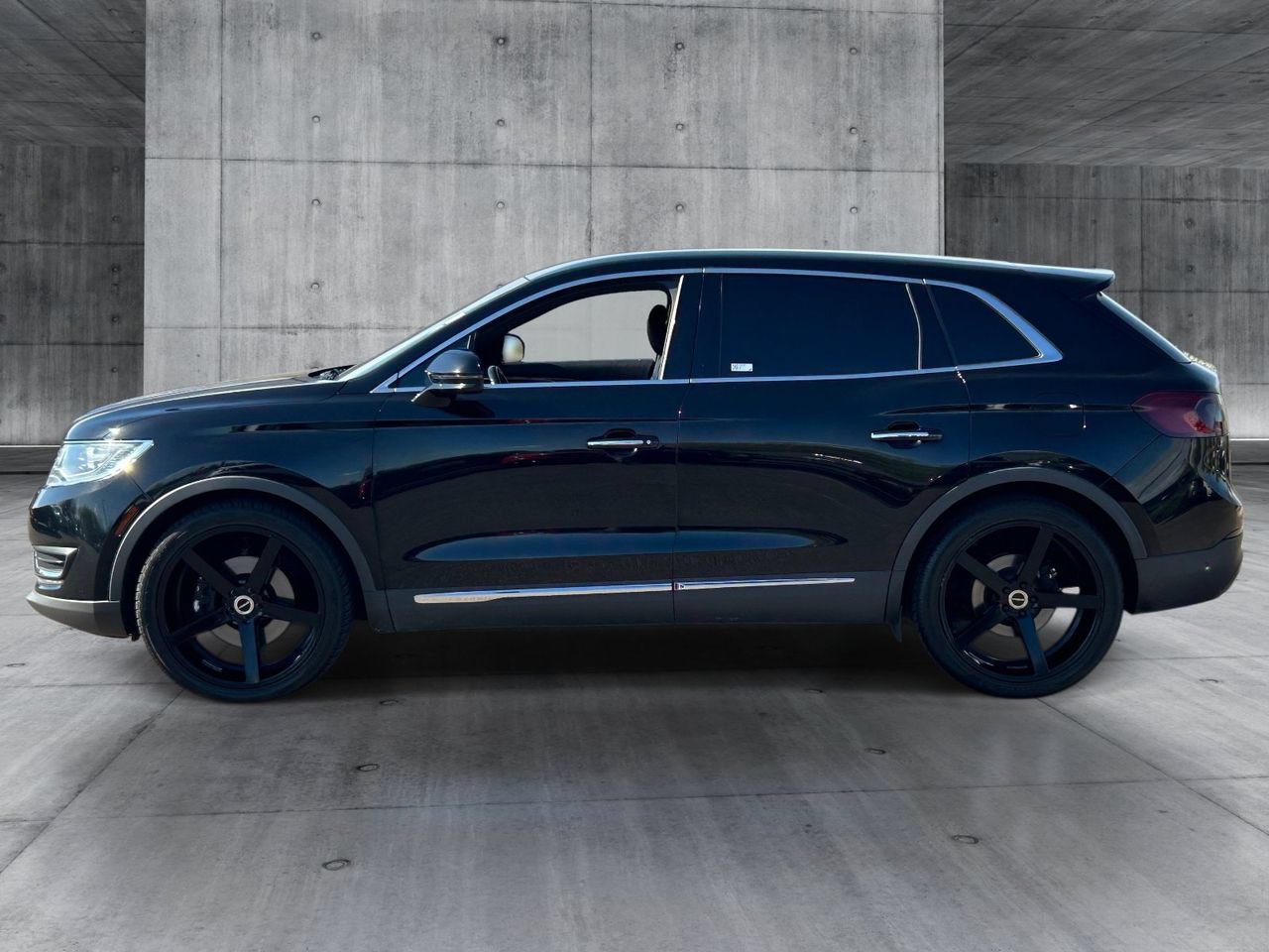 Used 2016 Lincoln MKX Select w/ Select Plus Package FWD image 2