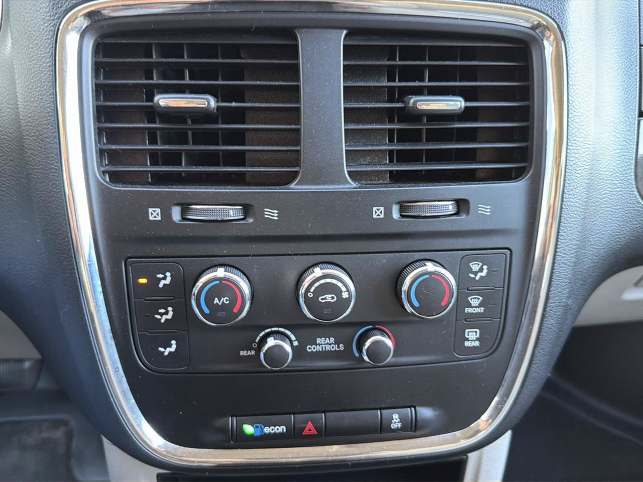 Used 2016 Dodge Grand Caravan SE w/ Quick Order Package 29E SE FWD image 32