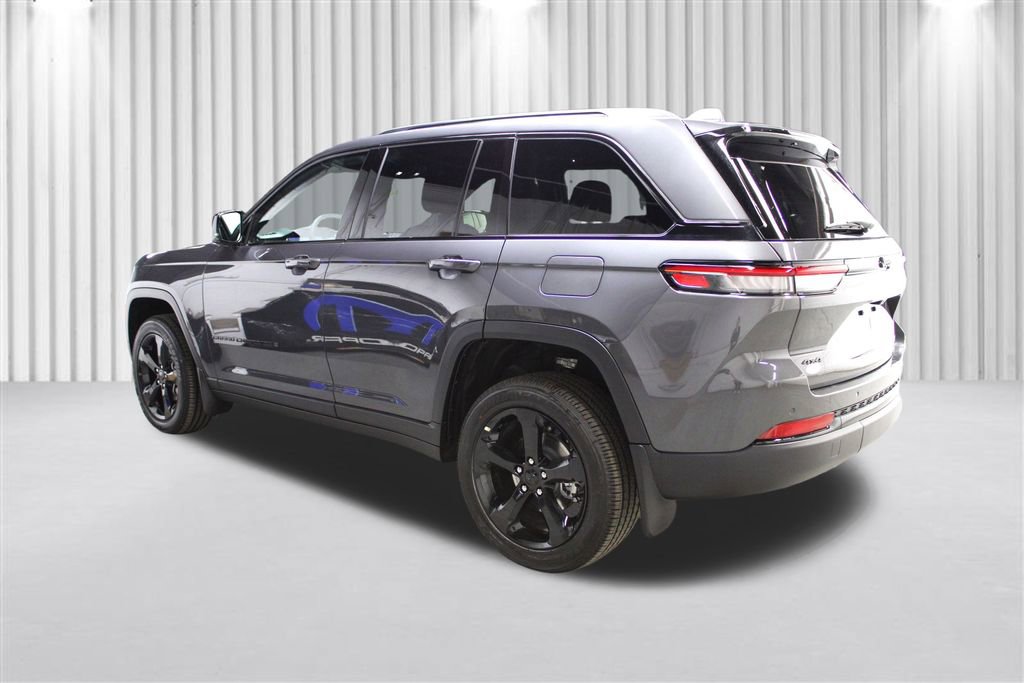 New 2025 Jeep Grand Cherokee Altitude image 5