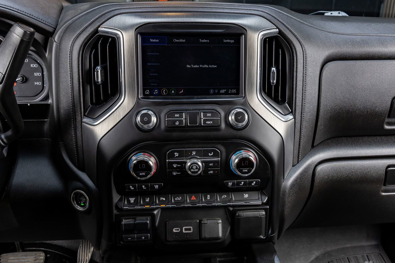 Used 2021 GMC Sierra 3500 Denali w/ Denali Ultimate Package AWD/4WD image 22