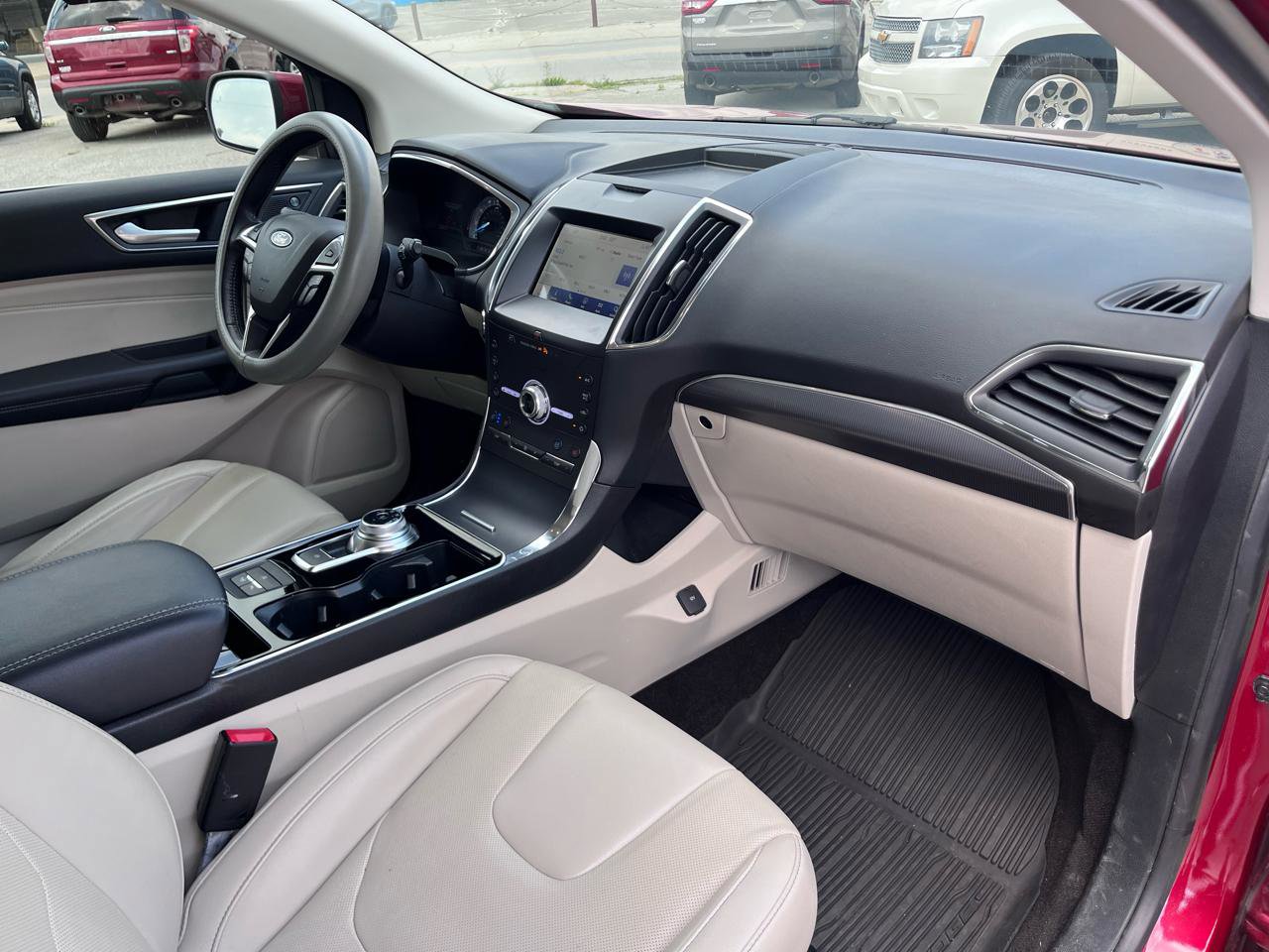 Used 2020 Ford Edge Titanium w/ Equipment Group 301A FWD image 18