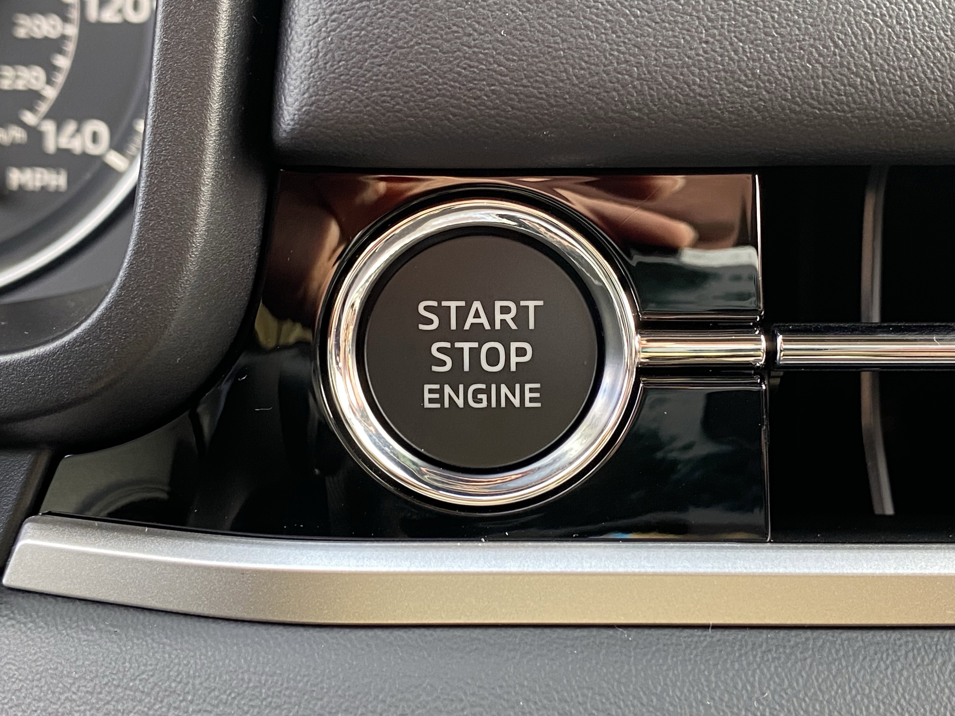 New 2026 Mitsubishi Outlander ES FWD image 9