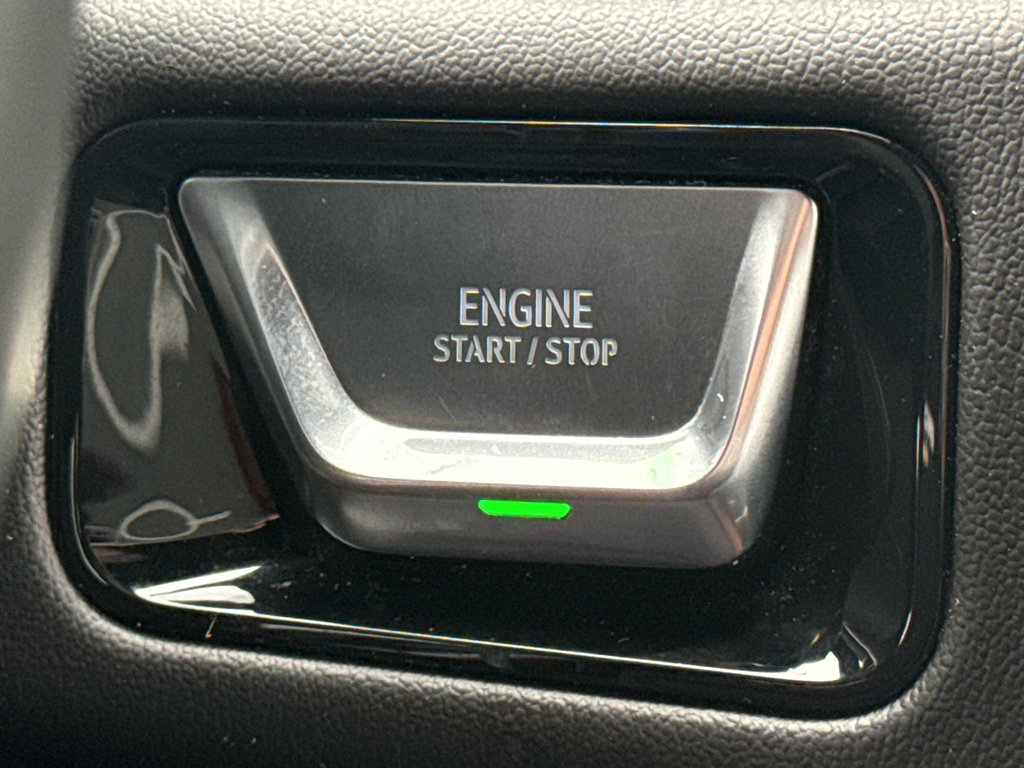 Used 2025 GMC Yukon XL Denali AWD/4WD image 24