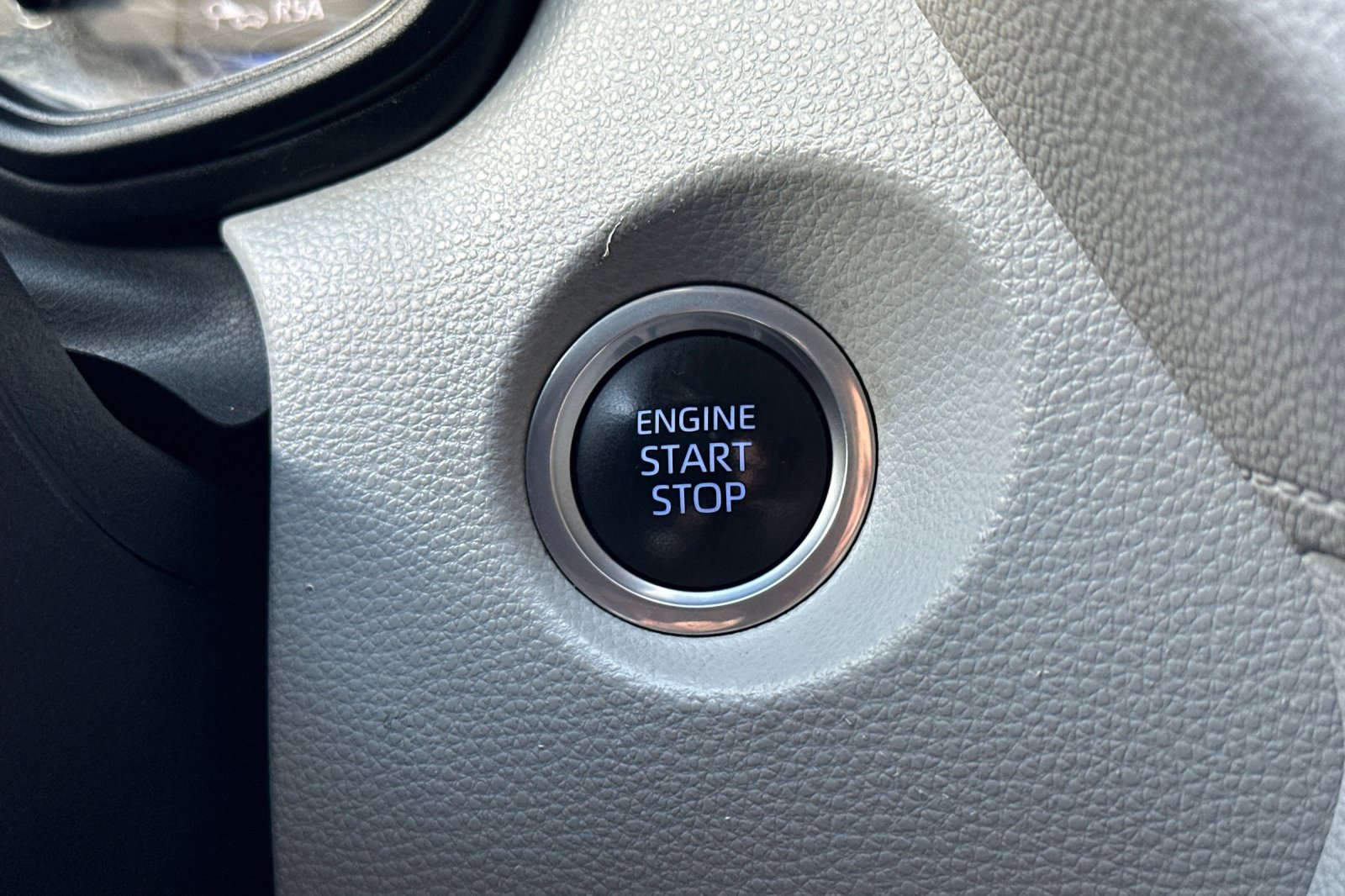 Used 2022 Toyota Corolla Cross LE image 29