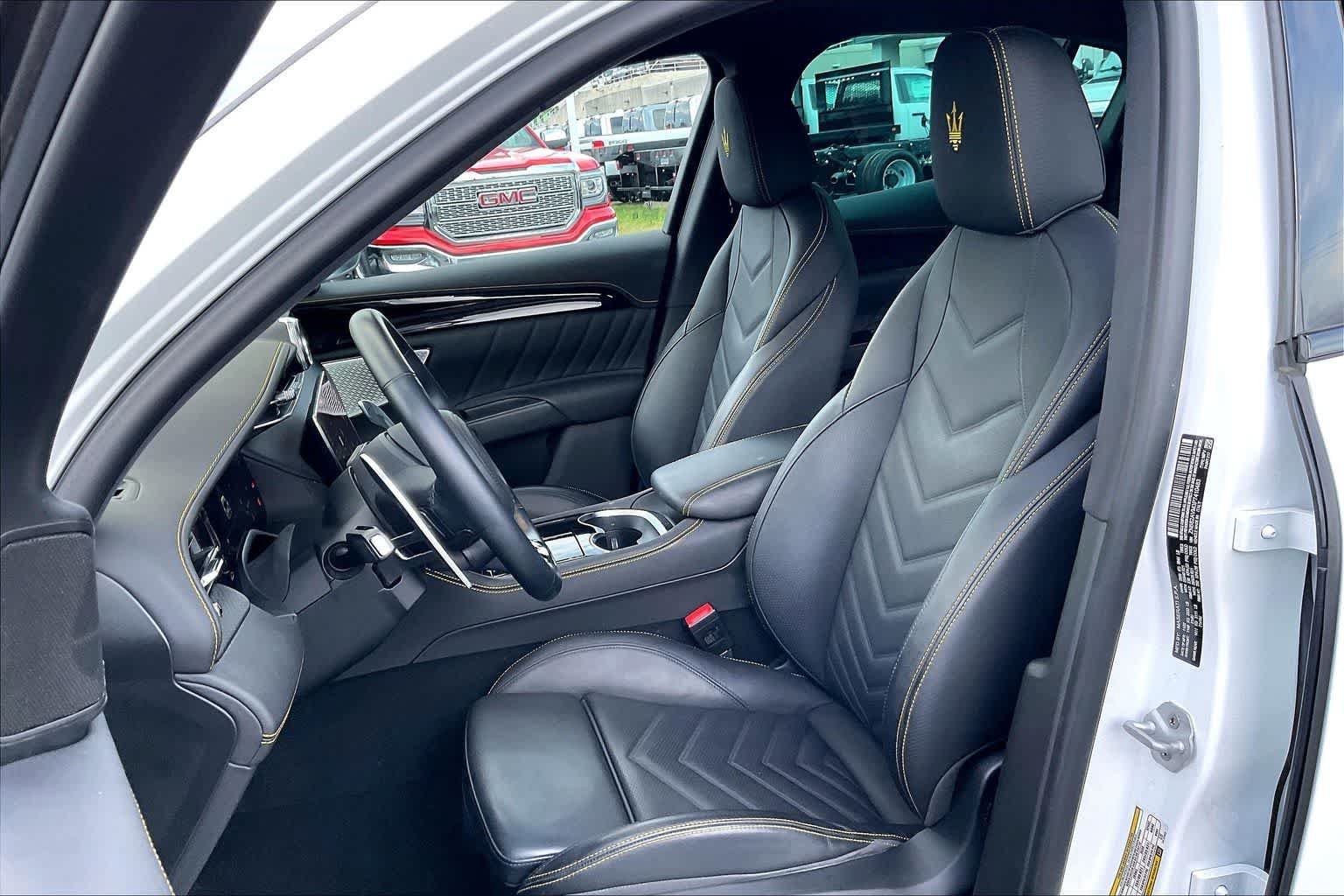 Used 2023 Maserati Grecale Modena AWD/4WD image 11