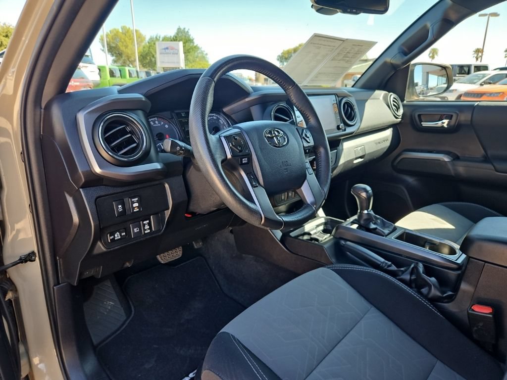 Used 2020 Toyota Tacoma TRD Off-Road w/ Technology Package AWD/4WD image 16