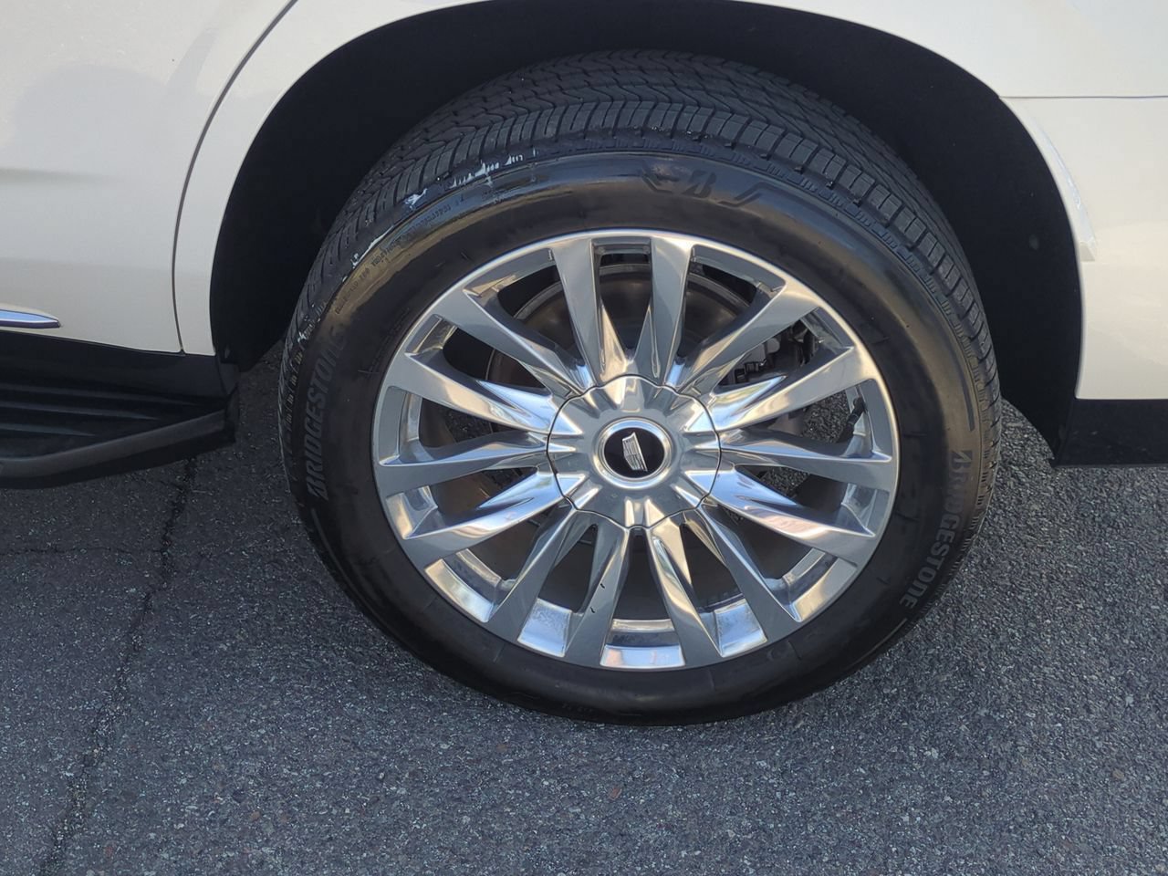 Used 2022 Cadillac Escalade Premium Luxury RWD image 34